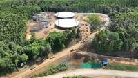 Air bersih yang sumber utamanya berasal dari Sungai Sepaku itu kemudian diolah di Instalasi Pengolahan Air (IPA) Sepaku. Melalui Sistem Penyediaan Air Minum (SPAM) Sepaku, air bersih tersebut dipompa dari IPA Sepaku berkapasitas 300 liter per detik menuju reservoir (bak penampungan air) 2 x 6000 meter kubik sejauh 16 kilometer dan didistribusikan ke IKN. (Dok. Kementerian PUPR)