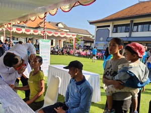 Ratusan Penyandang Disabilitas Terima Bantuan dan Pengobatan Gratis