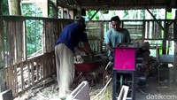 Pesanan tidak hanya datang dari Lumajang, namun dari kabupaten Jember, Probolinggo dan Banyuwangi.