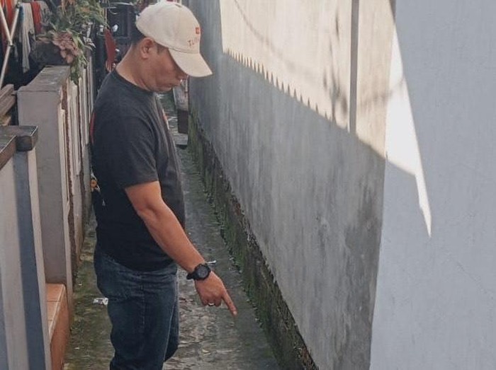 Polisi saat melakukan olah TKP pembacokan di Sukabumi