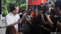 Sebelumnya, KPK menetapkan mantan Direktur Utama PT Taspen (Persero) Antonius NS Kosasih sebagai tersangka kasus dugaan korupsi investasi fiktif alias bodong di PT Taspen. Antonius hari ini juga diperiksa sebagai saksi dalam kasus tersebut.