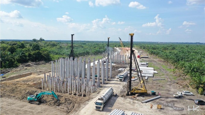 Proyek Persimpangan Tol Trans Sumatera Dibangun, Ini Penampakannya PT Hutama Karya membangun simpang susun terumit di Tol Trans Sumatera. Yakni Junction Pekanbaru dan Junction Palembang.