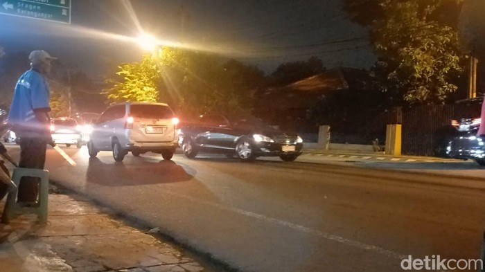 Rombongan Presiden Joko Widodo saat tiba di Kediaman Sumber, Kecamatam Banjarsari, Solo, Jumat (14/6/2024).