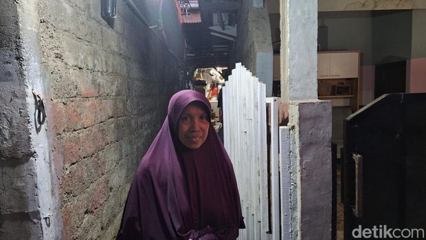 Rumah berdinding batako di atas tanah sewa di Jalan Merpati, Monang-Maning.