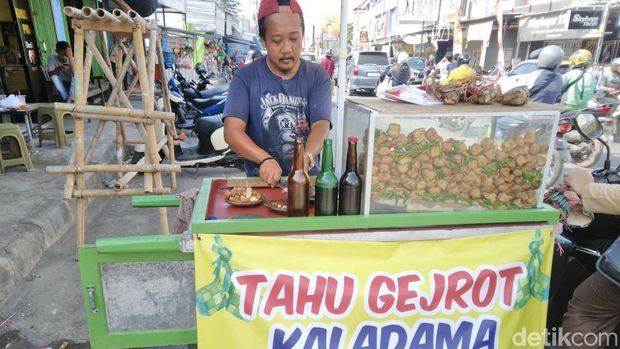 Tahu Gejrot Kaladama Mang Burhan
