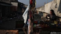 Proyek ini dibangun sebagai upaya dalam melindungi wilayah sekitar dari ancaman banjir rob terutama di area pemukiman karena terjadi penurunan permukaan tanah dan kenaikan muka air laut.  