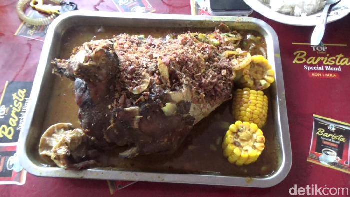 Tengkleng kepala kambing muda di Lumajang