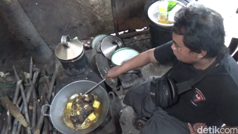 Tengkleng kepala kambing muda di Lumajang