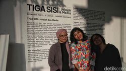 Terpukau Karya Para Srikandi Tiga Sisi di Galeri Nasional Terpukau Karya Para Srikandi Tiga Sisi di Galeri Nasional