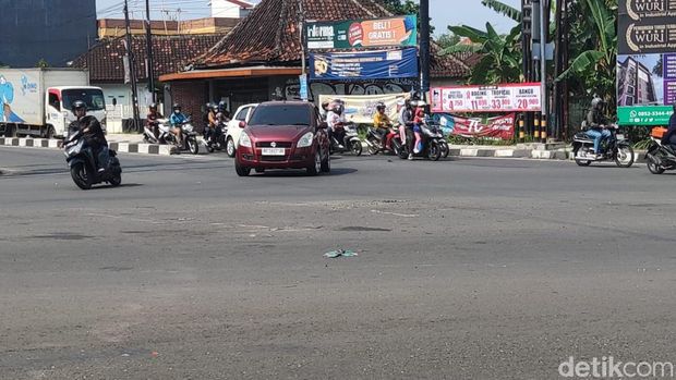 TKP stoom terguling di Jalan Magelang, Denggung, Sleman, Jumat (14/6/2024)