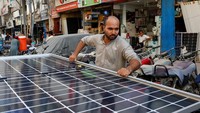 Salah satu pembeli panel surya mengatakan, pemadaman listrik berjam-jam, yang oleh masyarakat setempat disebut “pelepasan beban.” Karachi menghadapi pelepasan beban selama 13 hingga 14 jam akhir-akhir ini. Pakistan melakukan “pelepasan beban” untuk mencegah kegagalan seluruh sistem tenaga listrik. Dalam situasi ini, banyak perusahaan, industri, dan rumah tangga beralih ke generator mereka sendiri untuk menjaga pasokan. Tahun lalu, kenaikan tarif listrik memicu protes di negara berpenduduk hampir 220 juta jiwa itu.