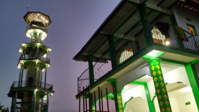 Wisata religi Pacitan: menara NU.
