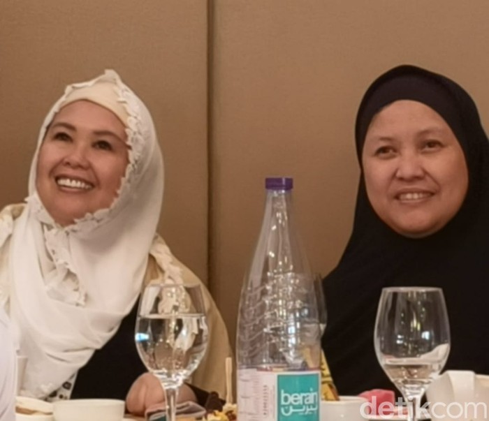 Yenny Wahid Naik Haji