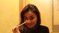 Masih di Jepang, Ariel Tatum juga sempat mampir ke restoran bernama Kaiseike Soujan. Ia mencicipi Black Sesame tofu hingga Miso soup. Foto: Instagram @arieltatum