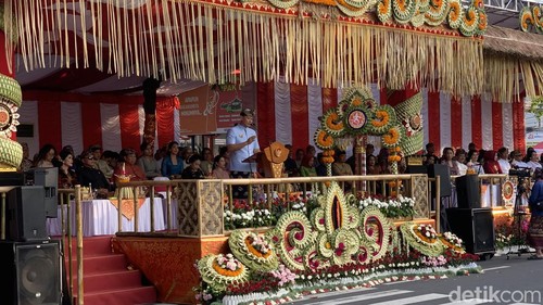 Menteri ATR/BPN Agus Harimurti Yudhoyono saat membuka Pesta Kesenian Bali ke-46 di depan Monumen Perjuangan Rakyat Niti Mandala Renon, Denpasar, Sabtu (15/6/2024).