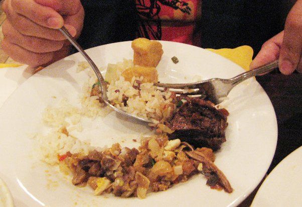 Duh! Pria Ini Ketahuan Selingkuh Gegara Makan Pakai Garpu dan Sendok