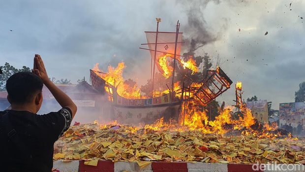Festival Bakar Tongkang tahun 2023 lalu. (Raja Adil Siregar/detikSumut)