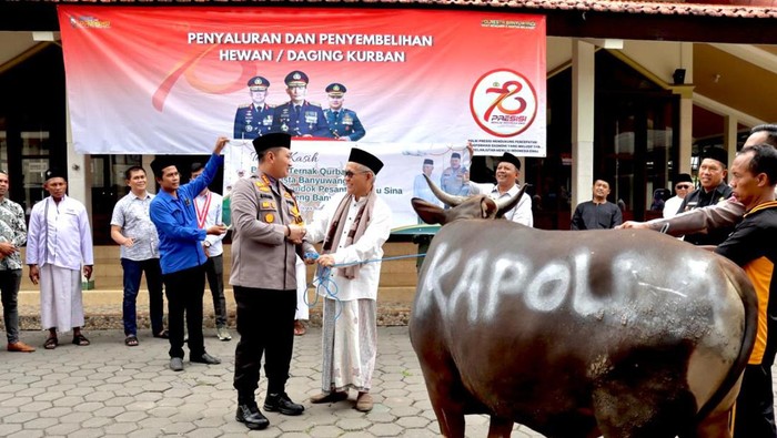 Hewan kurban Kapolda Jatim Irjen Imam Sugianto untuk warga Banyuwangi
