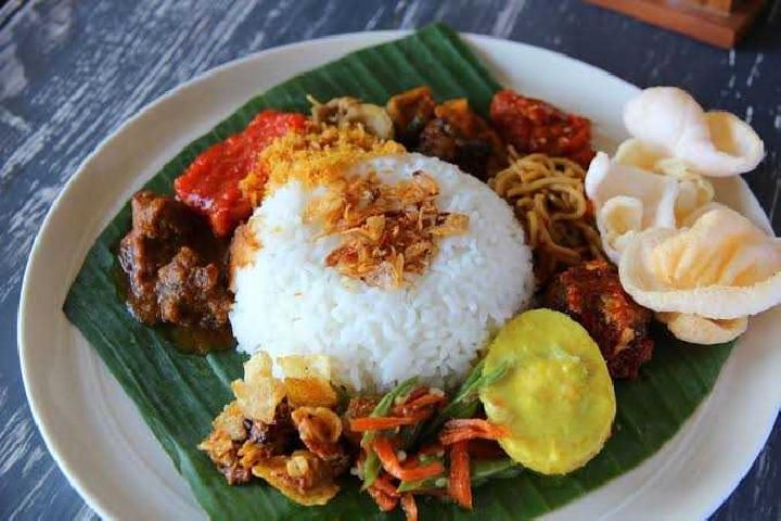 Ibu Hamil Ini Ngidam Makan Pastel Kambing yang Dijual di Penjara!