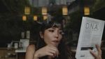 Gaya Keren Imelda Therinne yang Senang Ngopi dan Ngeteh Bareng Ayah