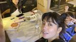 Gaya Keren Imelda Therinne yang Senang Ngopi dan Ngeteh Bareng Ayah