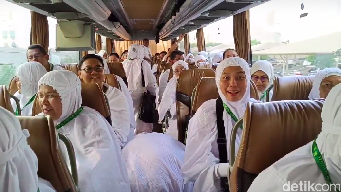 Jemaah haji Maktour menuju Arafah, Sabtu (15/6/2024).
