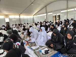 Rukun Haji yang Dikerjakan di Armuzna Adalah Wukuf, Seperti Apa?