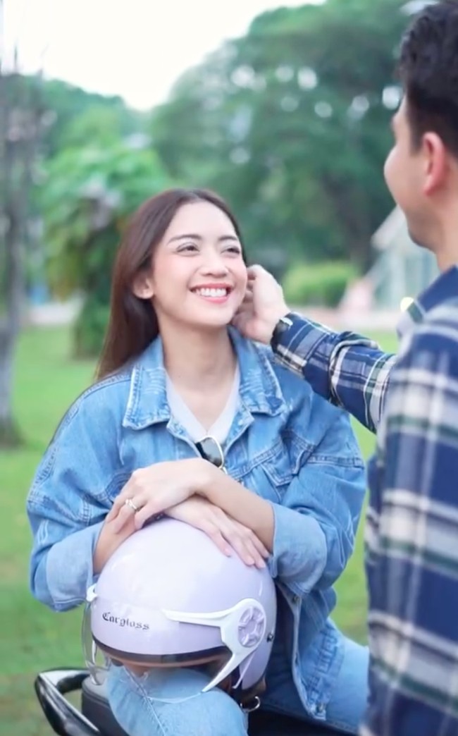 Sebelumnya nama Ririn Dwi Ariyanti sendiri sempat terseret dalam kasus rumah tangga Ijonk dan mantan istrinya, Dhena Devanka. Kala itu Ririn digosipkan menjadi orang ketiga penyebab retaknya rumah tangga Ijonk dan Dhena. Foto: Instagram/@ijonkfrizzy