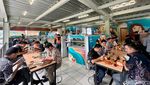 Favorit di Sudirman! Kantin Karyawan 4 Lantai Isi 74 Makanan Kaki Lima