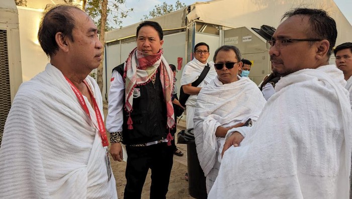 Ketua Komisi VIII DPR RI, Ashabul Kahfi menemui Menteri AgamaYaqut Cholil Qoumas di tenda Amirul Haj di Arafah, Arab Saudi (Amelia/detikcom)