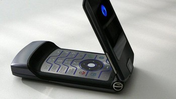 Motorola Razr V3, dulu keren banget. Foto: Dok. PixelVulture.com
