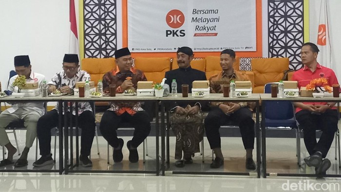 Kunjungan DPC PDIP Solo di Kantor DPD PKS Solo, Jumat (14/6/2024) malam.
