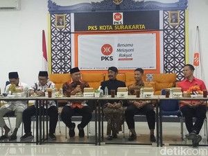 Malam-malam DPC PDIP Solo Kunjungi Kantor PKS Bahas Pilwalkot