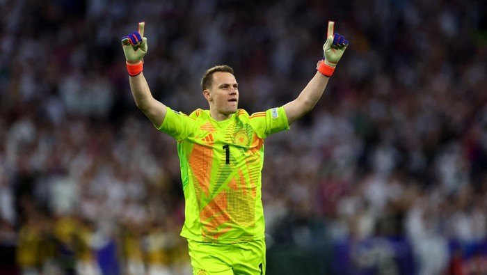 Soccer Football - Euro 2024 - Group A - Germany v Scotland - Munich Football Arena, Munich, Germany - June 14, 2024   Germanys Manuel Neuer celebrates their second goal scored by Jamal Musiala REUTERS/Lee Smith