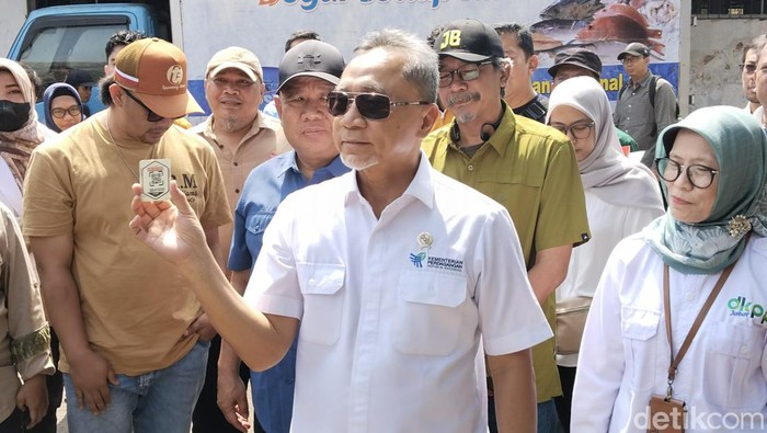 Mendag Zulkifli Hasan saat mengecek RPH Ciroyom Kota Bandung.