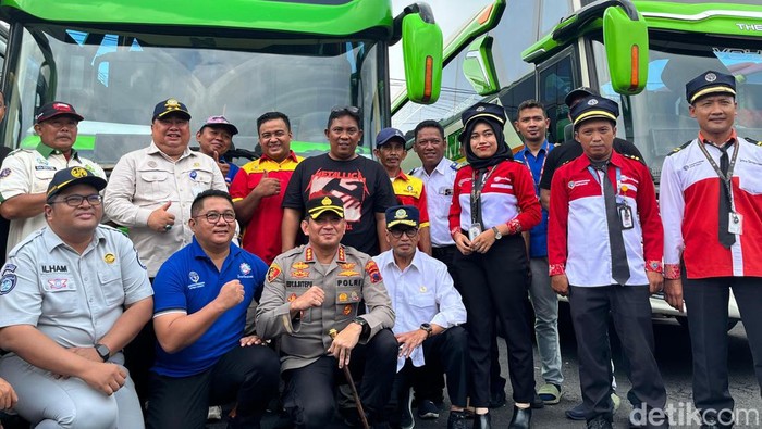 Menteri Perhubungan (Menhub) Budi Karya Sumadi melakukan inspeksi dadakan (sidak) ke Terminal Baturaden, di Kabupaten Banyumas, Jawa Tengah. Sidak ini dilakukan dalam rangka pengecekan opersional bus-bus pariwisata pada musim libur Lebaran Idul Adha.