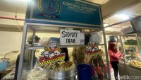 Kalau mau jajan selain nasi, di kantin P3 Pacific Place bisa beli siomay. Seporsinya mulai dari Rp 15 ribu hingga Rp 20 ribu.