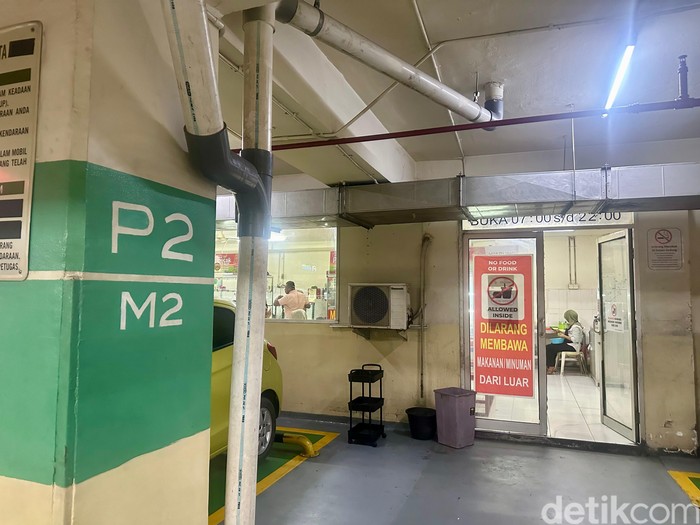 Modal Rp 15 Ribu Bisa Makan Ayam Geprek dan Soto Daging di Kantin SCBD Modal Rp 15 Ribu Bisa Makan Ayam Geprek dan Soto Daging di Kantin SCBD