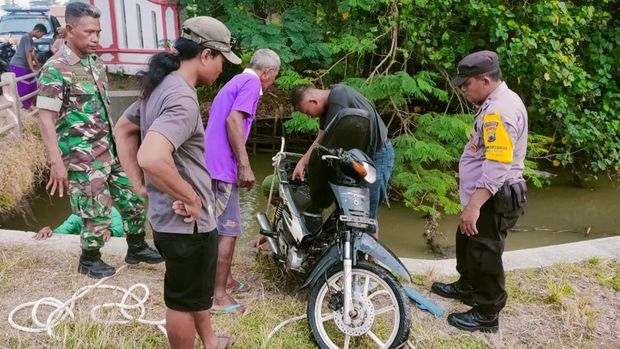 Motor Supra Misterius di sungai Desa Ringin Putih, Kecamatan Karangdowo, Klaten.