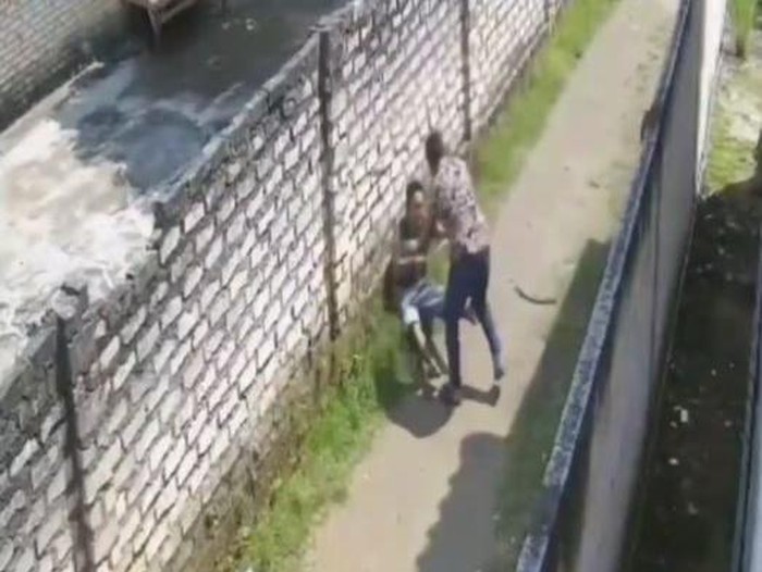 nasabah duel dengan debt collector di Bangkalan