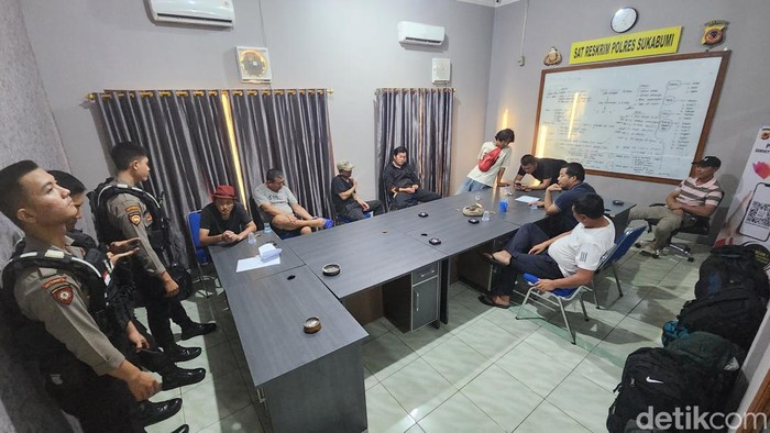 Nelayan asal China masih menjalani pemeriksaan di ruang interogasi Satreskrim Polres Sukabumi