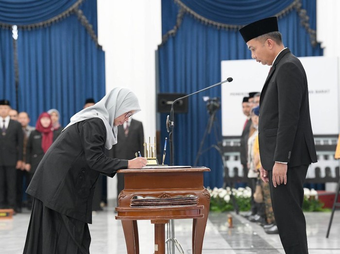 Pelantikan ASN di Jabar