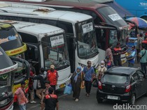 Penampakan Terminal Bekasi Ramai Pemudik Libur Panjang Idul Adha