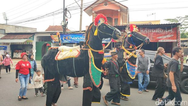 Penampilan Kesenian Kuda Banjir di GalEthnic Carnival Ciamis beberapa waktu lalu.