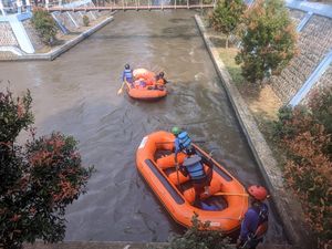 Mahasiswa Unikama Hanyut di Sungai Brantas Saat Main Rafting