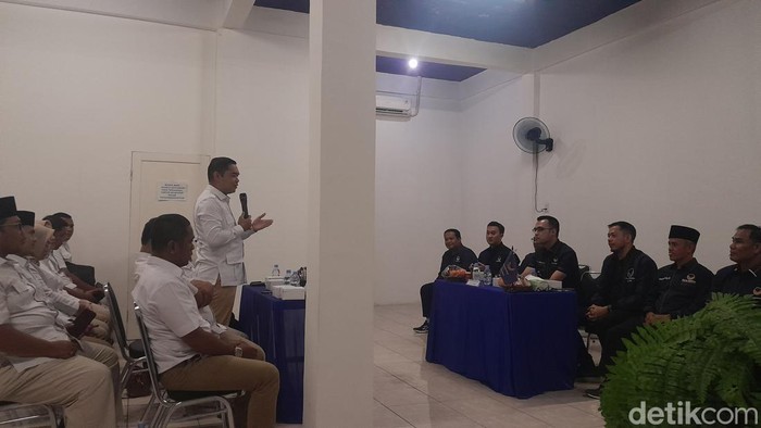 Pengurus Gerindra Medan mendatangi Kantor NasDem Medan. (Nizar Aldi/detikSumut)