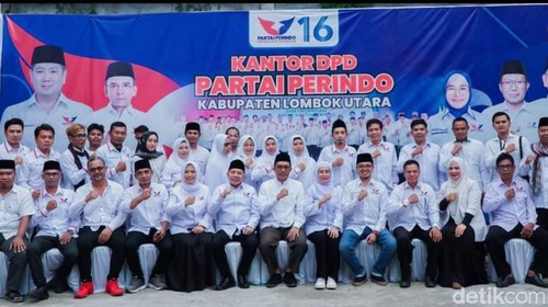 Ketua DPW Partai Perindo NTB Khairul Rizal (tengah) saat memimpin rapat konsolidasi di Lombok Utara.
Foto: Helmy Akbar / detikBali