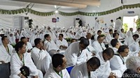 Sampai di Arafah Jamaah Haji Maktour Berkumpul di Mushola Untuk Berzikir, Berdoa, Sholawat dan Shalat Berjamaah. 