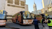 Rombongan Maktour Berangkat Menuju Arafah sekitar jam 7.30 WAS dengan menggunakan 4 Bus. 