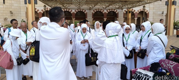 Rombongan Maktour Berangkat Menuju Arafah sekitar jam 7.30 WAS dengan menggunakan 4 Bus.